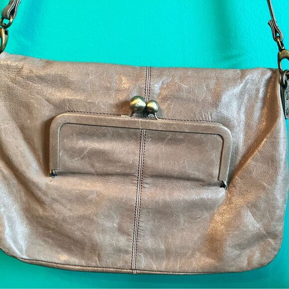 Hobo Taupe Leather Women's Purse that converts to a Crossbody bag or Clutch - Picture 4 of 5